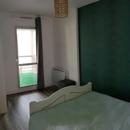 Bel Proche Avec Balcon Et Parking. Apartment *