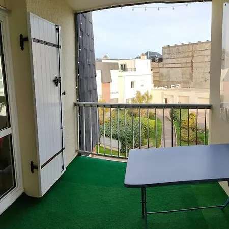 Bel Proche Avec Balcon Et Parking. *
