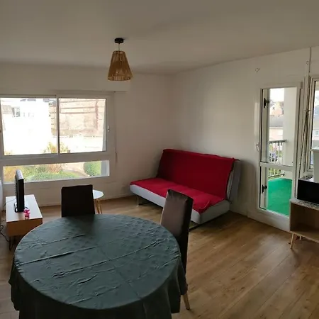 Bel Proche Avec Balcon Et Parking. Apartment *